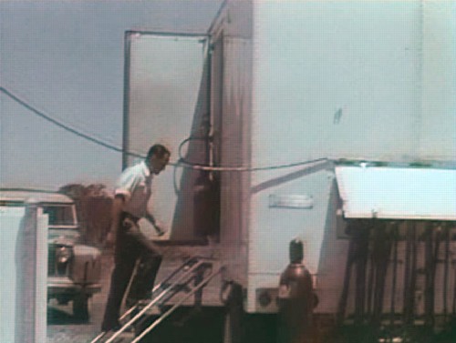 entering_Verlort_trailer.jpg